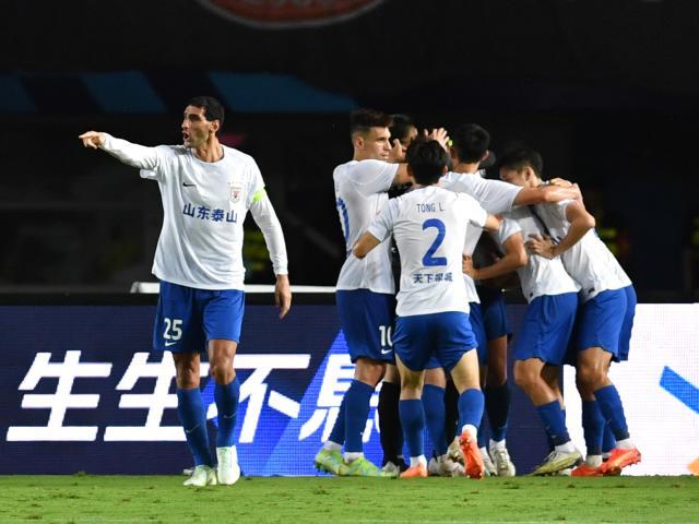 【足协杯】费莱尼造乌龙 十人泰山2比0大连晋级决赛