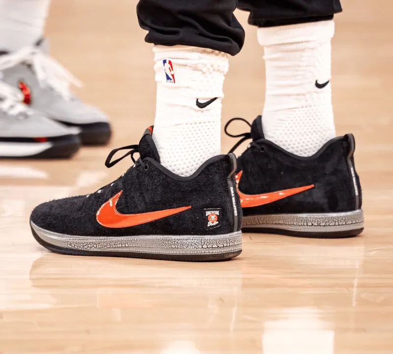 布克穿着“坏孩子”配色BOOK2，砍下37分5篮板9助攻