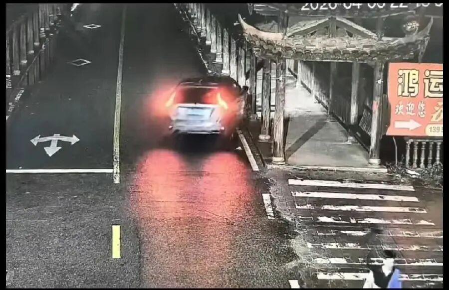 车坠河5人死亡真相曝光:新手女司机"赶鸭子上架",丈夫问题更大