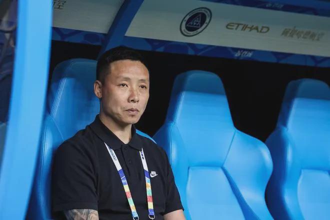 陈涛赢球还下课!深圳新鹏城敲定新帅,曼城集团卫星球队主帅